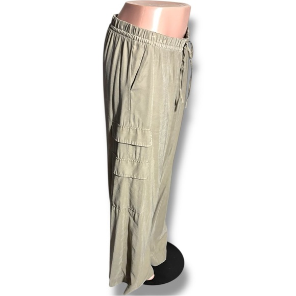 a new day Women's Large Stylish Tan/Khaki Wide-Leg Drawstring Waist Cargo Pants - Picture 3 of 14